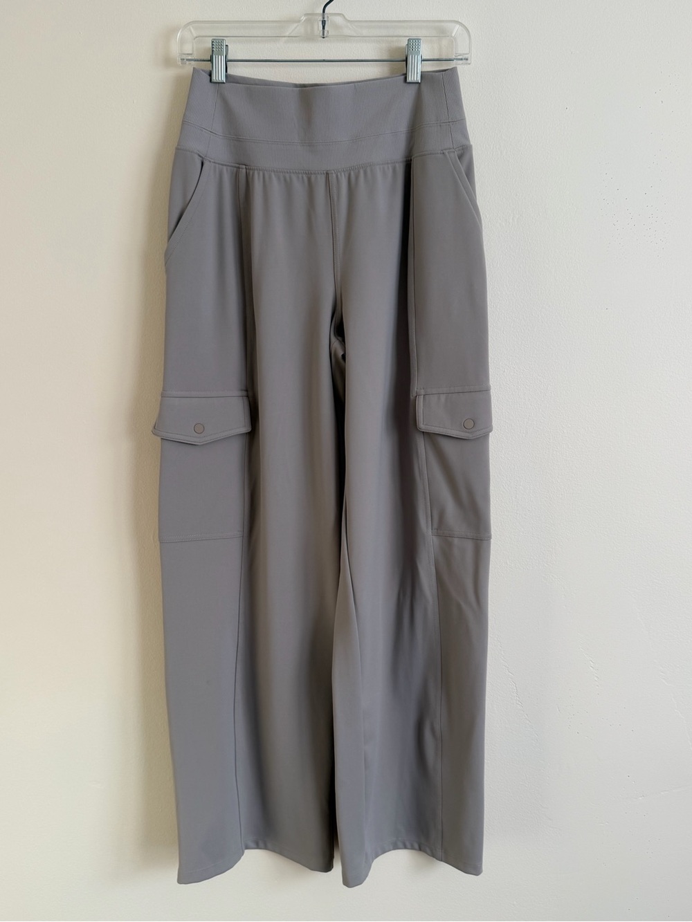✨ Athleta High-Rise Wide Leg Cargo Pants ✨